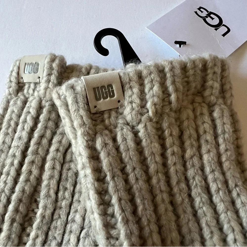 UGG WOMENS RIBBED FINGERLESS MITTENS GLOVES LIGHT GRAY OS NWT